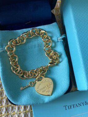 Tiffany & Co 18K Gold Chain Bracelet – Heart Tag & Key Accent